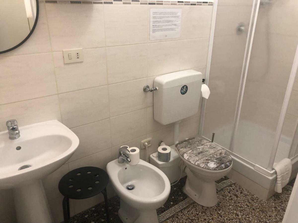 Check-Inn Rooms Genova Centro Zewnętrze zdjęcie