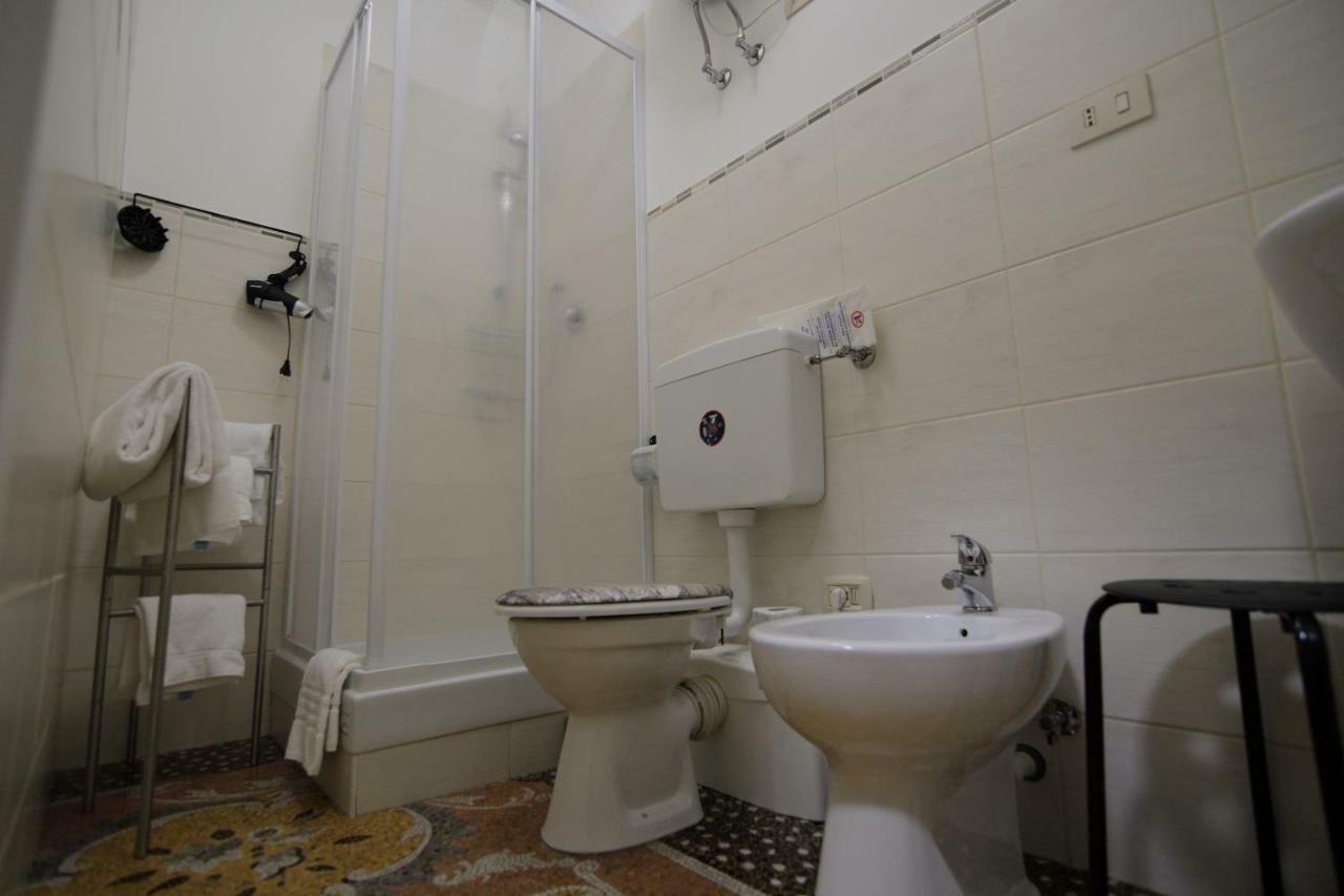 Check-Inn Rooms Genova Centro Zewnętrze zdjęcie